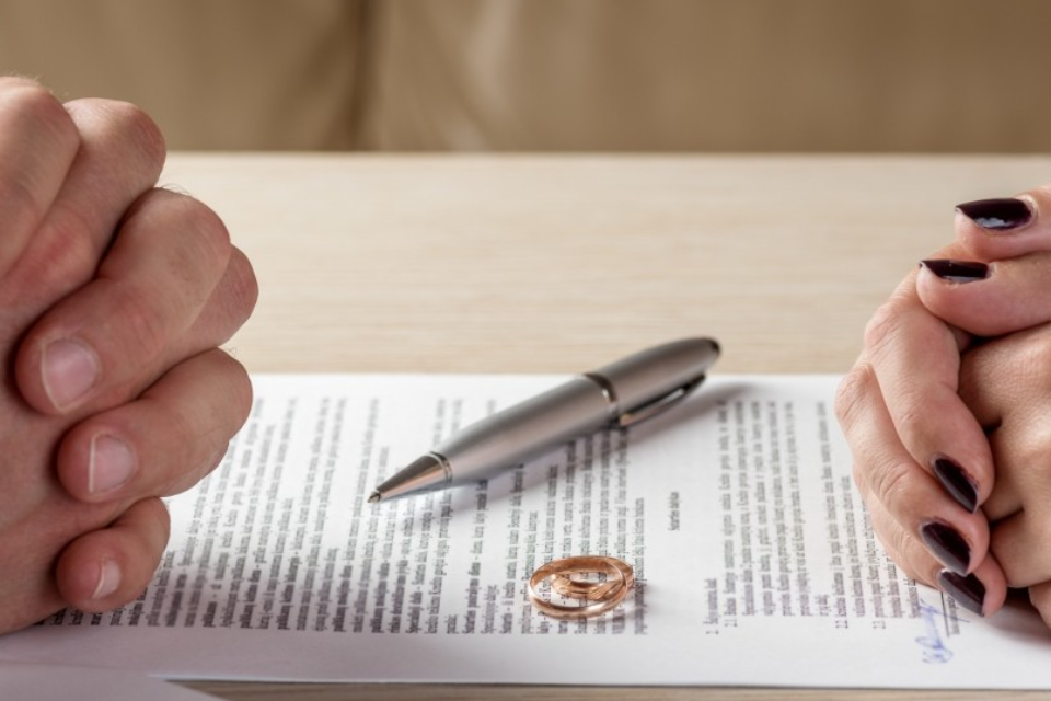Best Divorce Lawyer in indirapuram